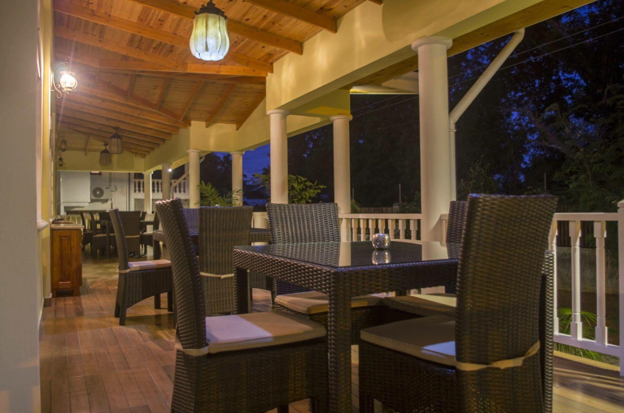 Captain's Villa Takamaka
